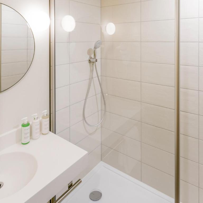ibis Styles Paris Meteor Avenue d'Italie - Appartement avec 1 Lit Double et 2 Lits Simples - 9
