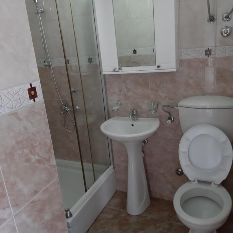 Guest house Perović - Standardni Trokrevetni Studio - 3