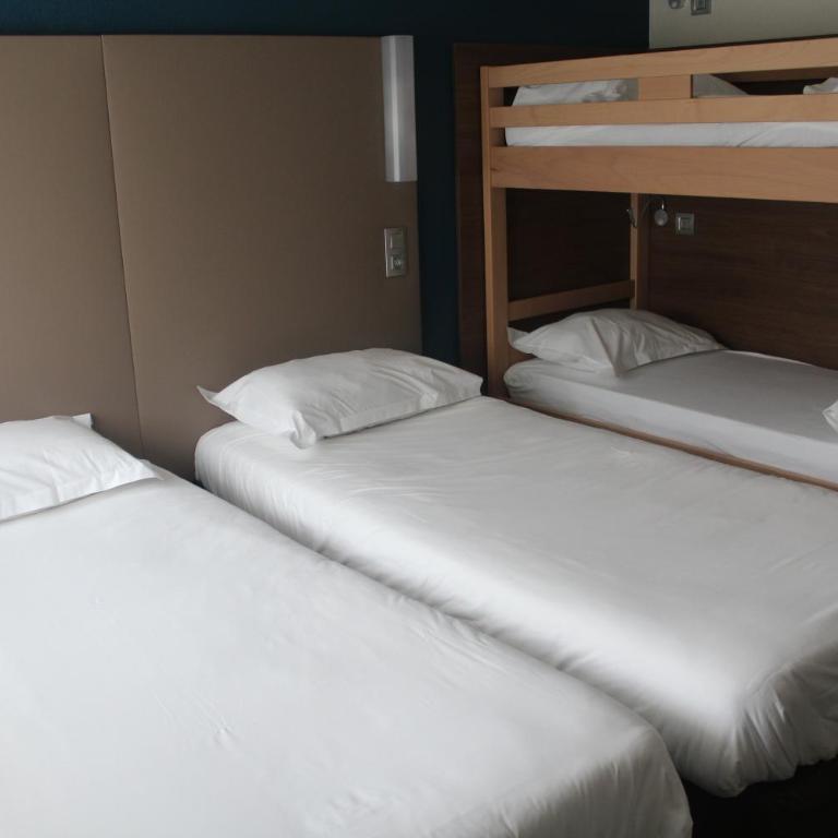Campanile Millau - Family Room with Three Single Beds and One Bunk Bed - 10