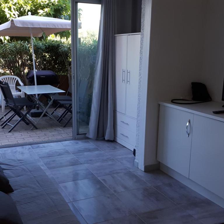 Studio cabine avec jardinet à 30 m de la plage, au calme. - Appartement 1 Chambre - 2