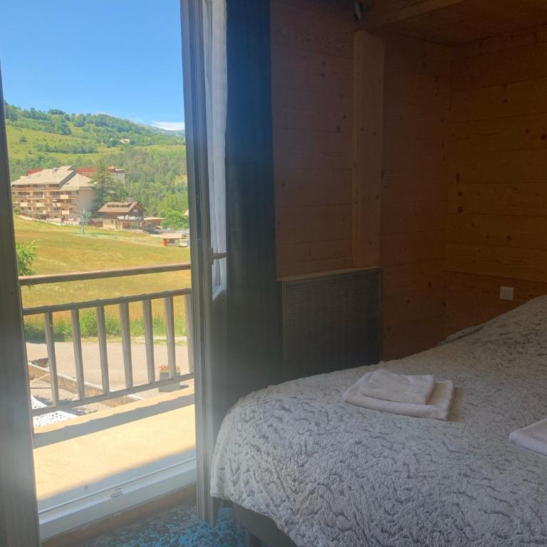 Hôtel l'Équipe - Quadruple Room with Balcony - 3