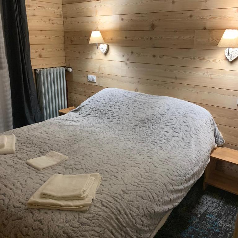 Hôtel l'Équipe - Quadruple Room with Balcony - 4