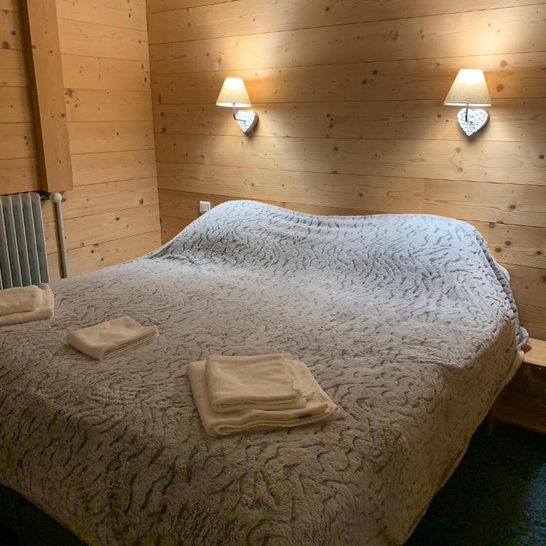 Hôtel l'Équipe - Triple Room with Balcony - 2