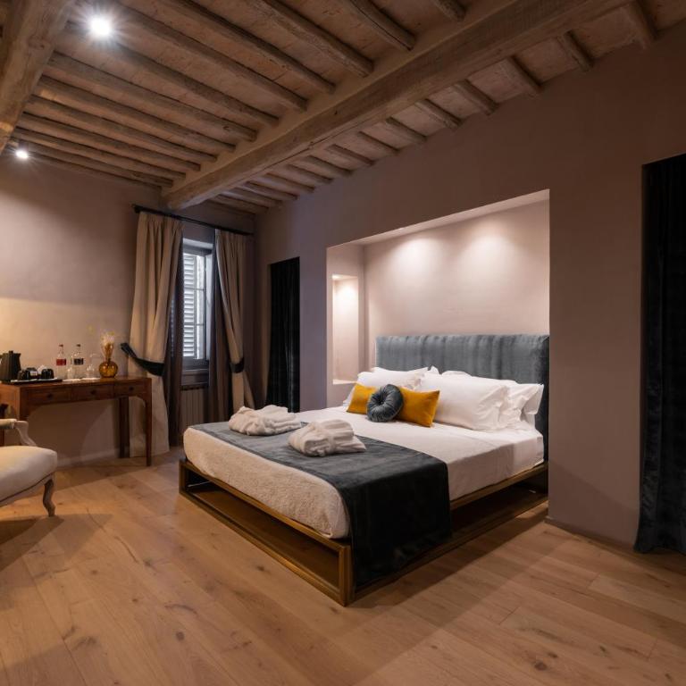 Casa Franci Montalcino - Deluxe Double Room with Castle View - 1