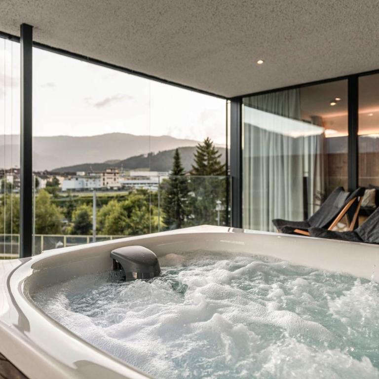 Bellevue Bruneck - Suites & Lofts - Whirlpool Apartment city view - with jacuzzi - 6
