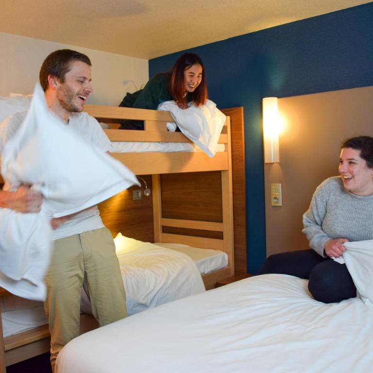 Campanile Millau - Chambre Familiale avec 1 Lit Double et 2 Lits Superposés - 9