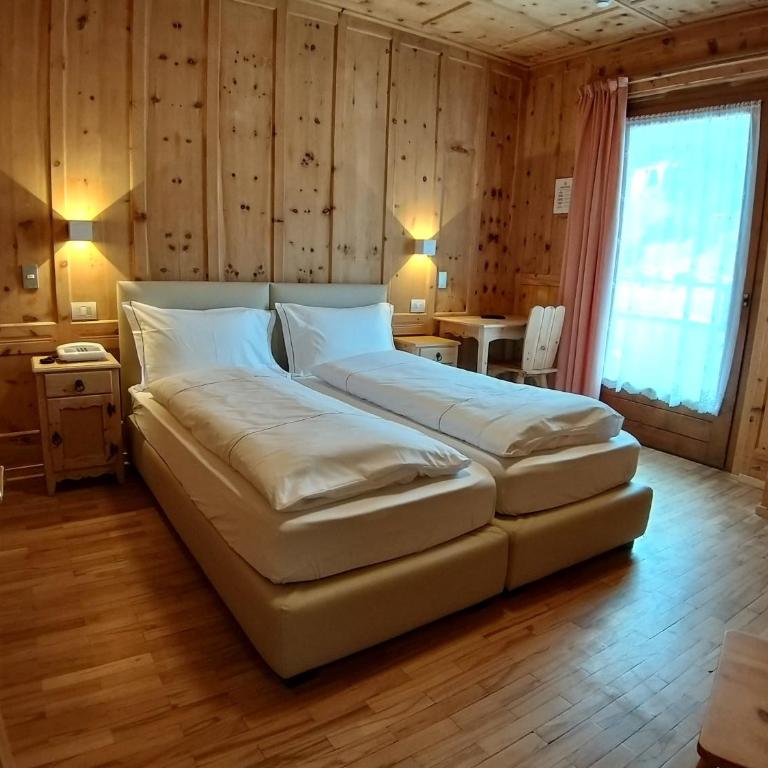 Hotel Bernina - Camera Matrimoniale Standard con Balcone - 1