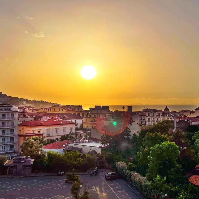 Sunset Home Sorrento - Camera Matrimoniale Deluxe con Balcone e Vista Mare - 6