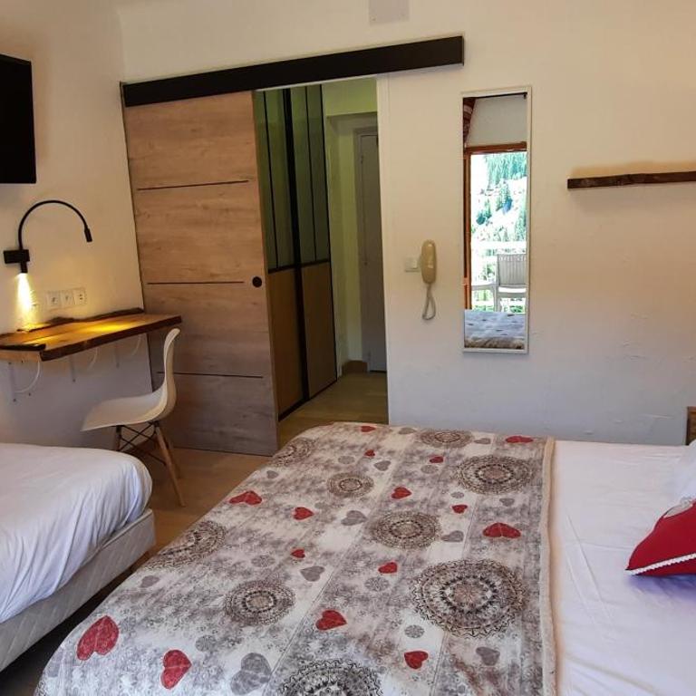 Hôtel Chastellares - Chambre Triple avec Terrasse - Vue sur Piste - 13