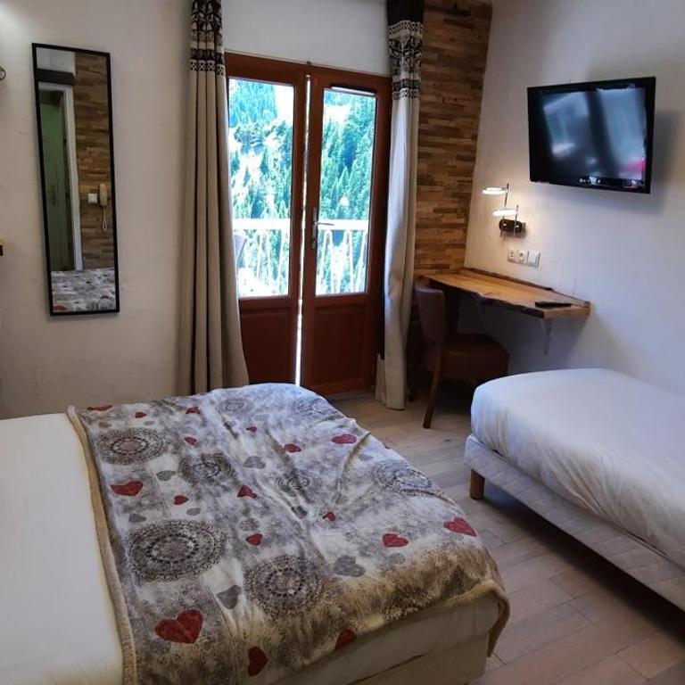 Hôtel Chastellares - Chambre Triple avec Terrasse - Vue sur Piste - 3