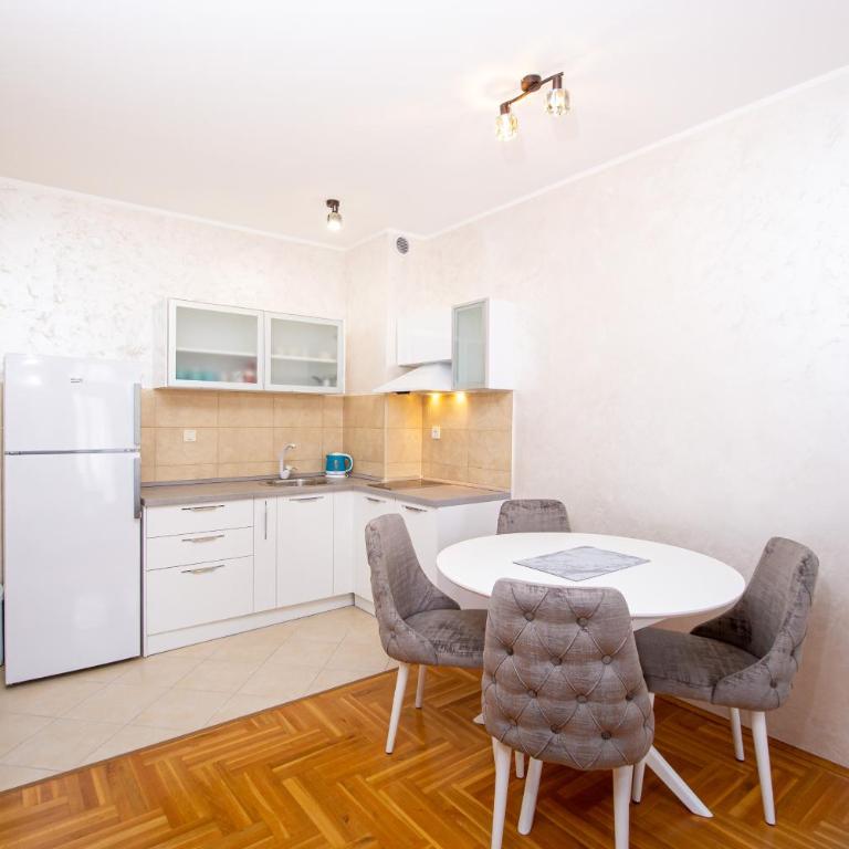 Lux View - One-Bedroom Apartment - 9