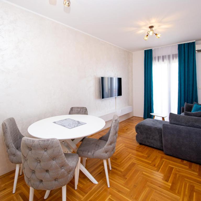 Lux View - One-Bedroom Apartment - 10