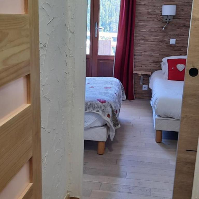 Hôtel Chastellares - Chambre Triple avec Terrasse - Vue sur Piste - 2