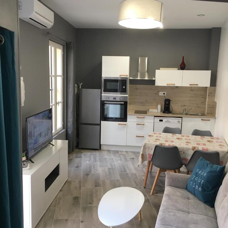LA CASA DES PETITES MARIES terrasse clim wifi - Appartement 1 Chambre - 1