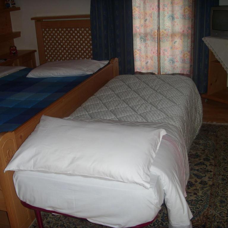 Albergo Garni' Laura - Camera Singola con Vista Montagna - 7