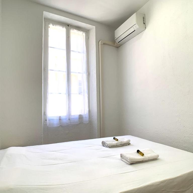 Renovated apartment AC - wifi - 2-4pers - Center Antibes rue James Close - Appartement - 3
