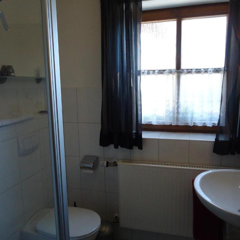 Gästehaus Böck in Roßhaupten - Doppel- oder Zweibettzimmer - 7