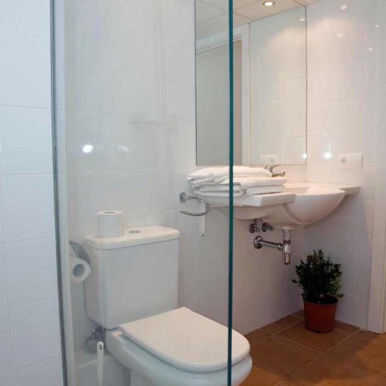 Apartamentos Llobet Ibiza - Apartamento de 1 dormitorio con vistas al jardín - 2