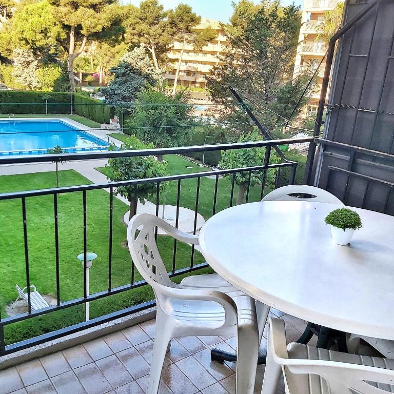 Apartamentos Casanostra - Apartment with Balcony - 18