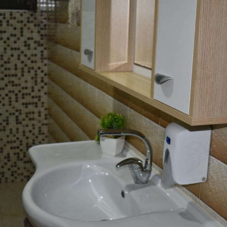 Guesthouse HHL - Liman ll - Dvokrevetna Soba sa Bračnim Krevetom i Popločanim Dvorištem - 13