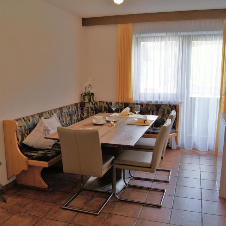 Ferienhaus Peter Spöttl - Apartment mit 4 Schlafzimmern und einem Balkon - 1