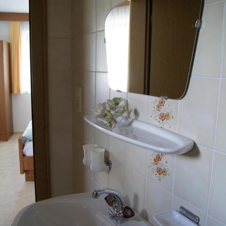 Ferienhaus Peter Spöttl - Apartment mit 4 Schlafzimmern und einem Balkon - 8
