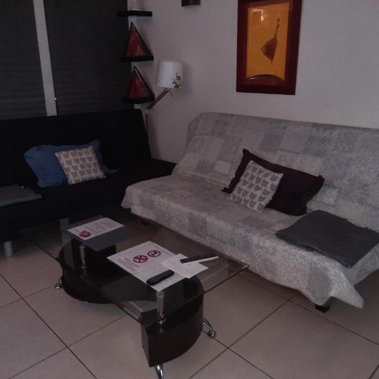 appartement 2 chambres fonctionnel a faire 2 pas du metro - Appartement - 6