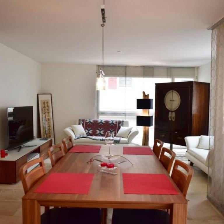 Modern Apartment 모던 펜션 - Three-Bedroom Apartment - 1