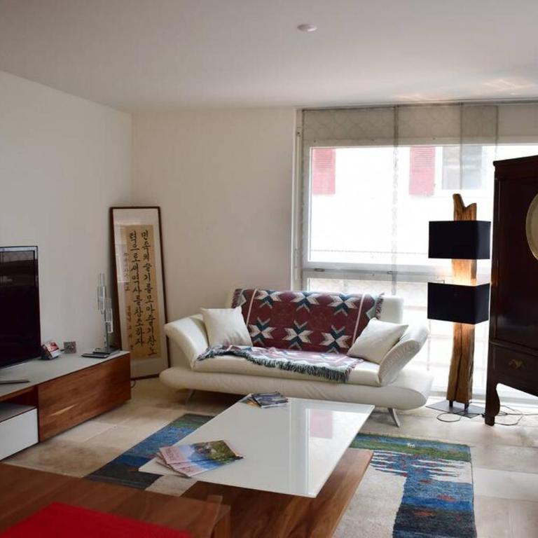 Modern Apartment 모던 펜션 - Three-Bedroom Apartment - 3