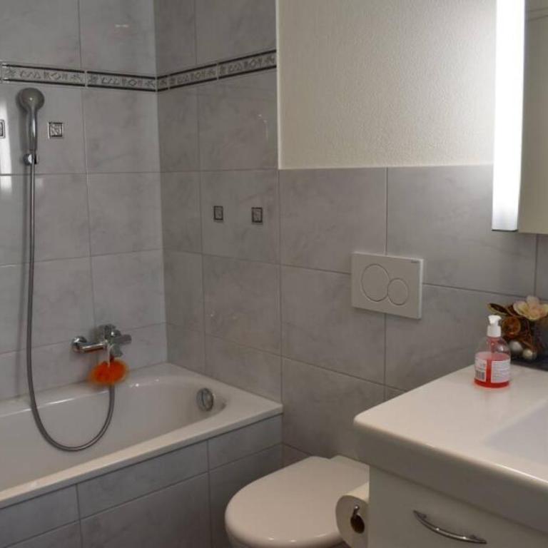 Modern Apartment 모던 펜션 - Three-Bedroom Apartment - 11