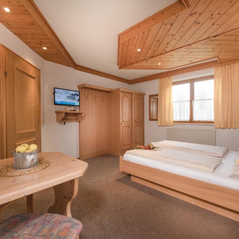 Gästehaus Gratz - inklusive Eintritt in die Alpentherme - Doppelzimmer mit Balkon - 4