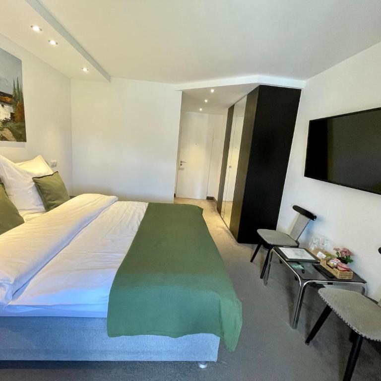 Hardi's Hotel - Standard Doppelzimmer mit Balkon - 8