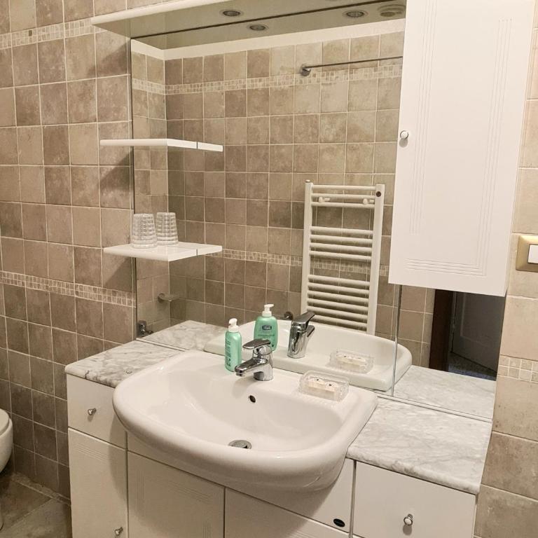 Villa Zara - Standard Twin Room with Shared Bathroom - 8