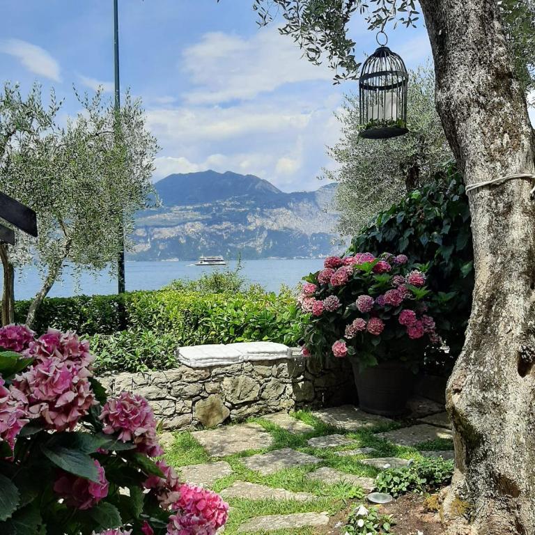 Villa sul Lago con pontile privato a Brenzone sul Garda - Unique and exclusive - Casa con 3 Camere da Letto - 54