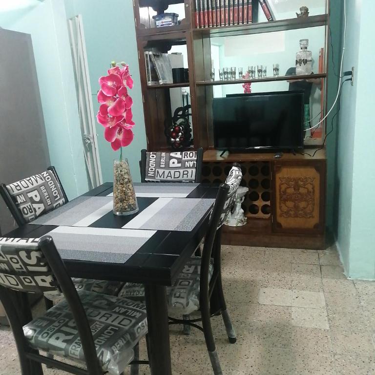 DEPARTAMENTO CERCANO AL AEROPUERTO T2, A 2 CALLES - Double Room with Two Double Beds - 25