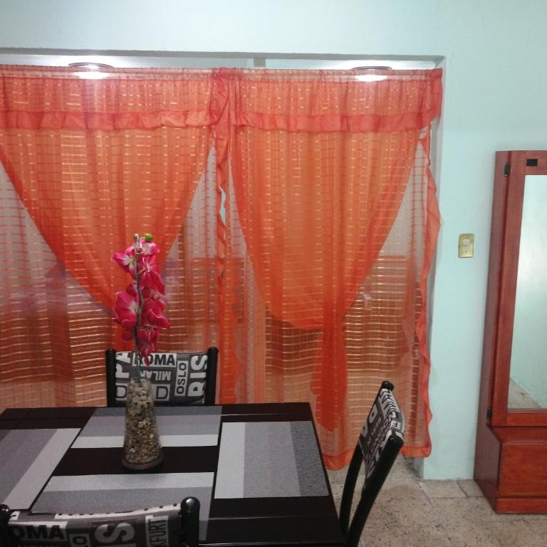 DEPARTAMENTO CERCANO AL AEROPUERTO T2, A 2 CALLES - Double Room with Two Double Beds - 16