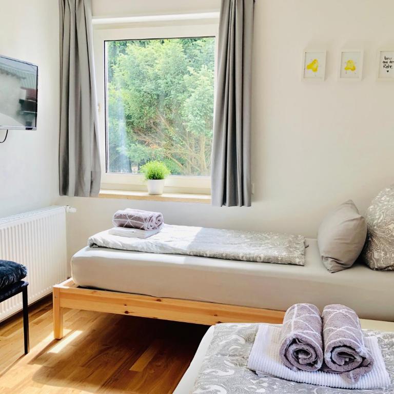 urbanAPARTMENTS Memmingen - mit Küche & Parkplatz - Apartment mit 2 Schlafzimmern und Gartenblick - 3