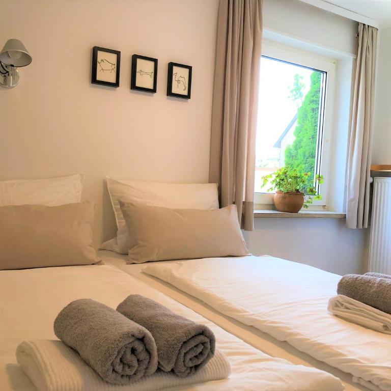 urbanAPARTMENTS Memmingen - mit Küche & Parkplatz - Apartment mit 2 Schlafzimmern und Gartenblick - 9