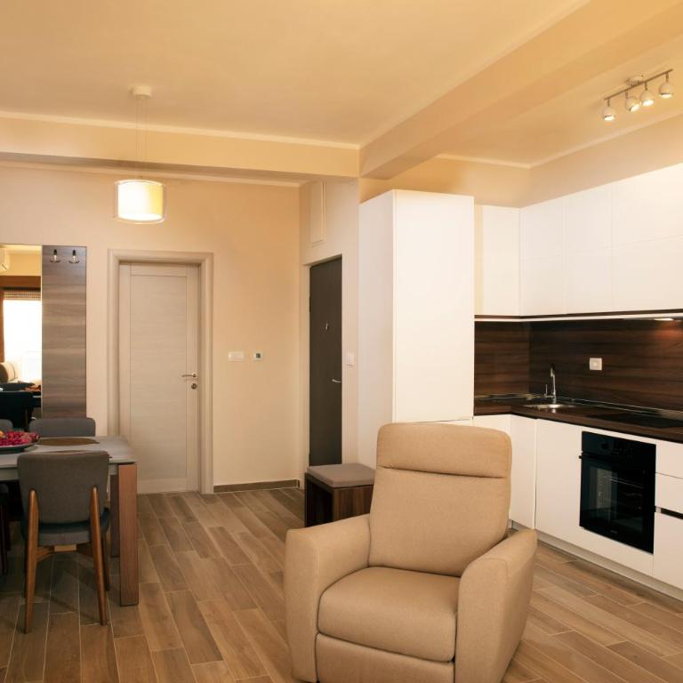 Royal Bay - King Suite with Spa Bath - 7