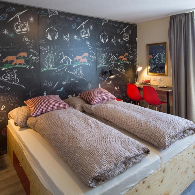 Eiger Guesthouse - Doppelzimmer mit Bergblick und eigenem Bad - 5
