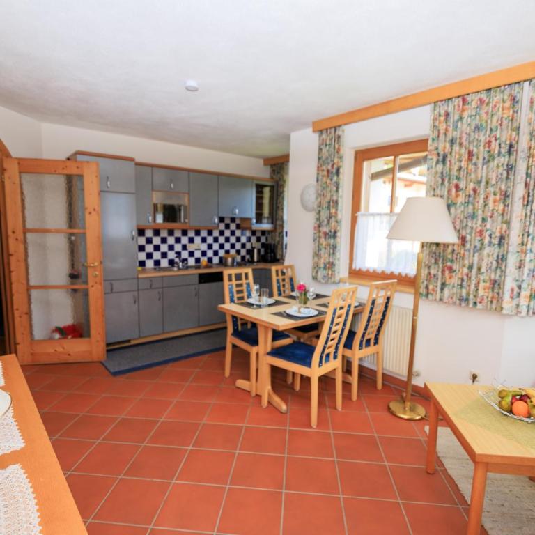 Landhaus Schiestl - Apartment mit 2 Schlafzimmern - 8