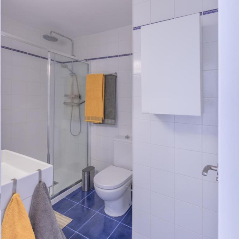 Precioso apartamento con piscina y vistas al mar - Apartamento de 2 dormitorios - 20