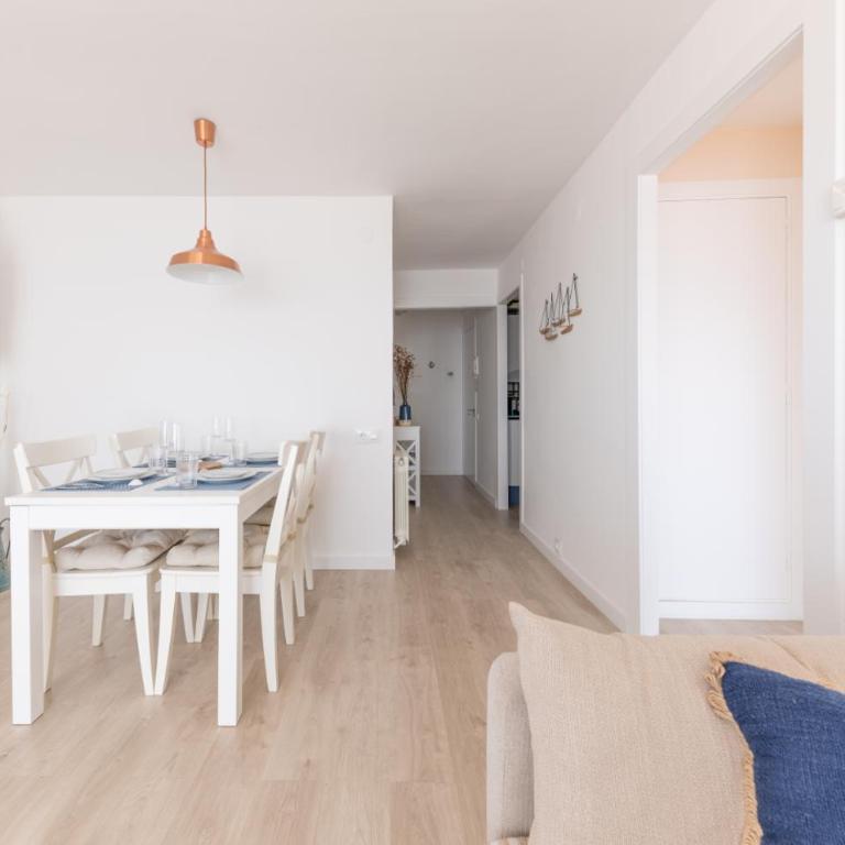 Precioso apartamento con piscina y vistas al mar - Apartamento de 2 dormitorios - 12