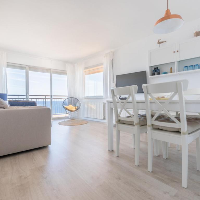 Precioso apartamento con piscina y vistas al mar - Apartamento de 2 dormitorios - 4