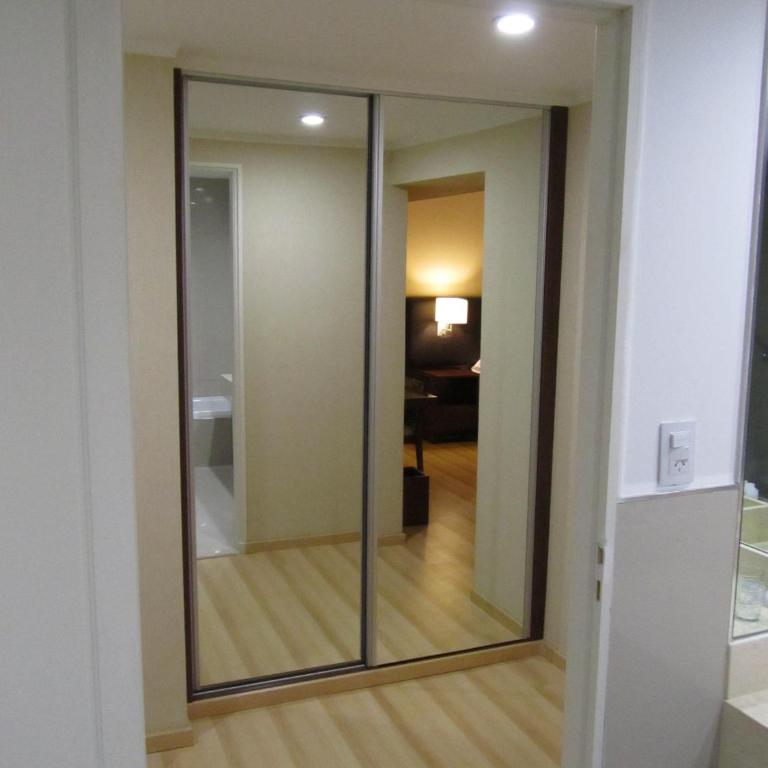 Le Parc Hotel & Suite - Habitación con cama extragrande. - 9