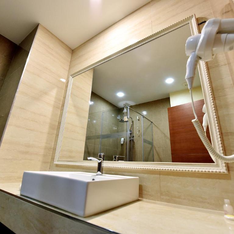 Hotel Lazaro - Twin Room - 7