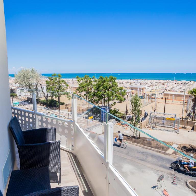 Hotel Baby - Camera Tripla Deluxe con Vista Mare - 4