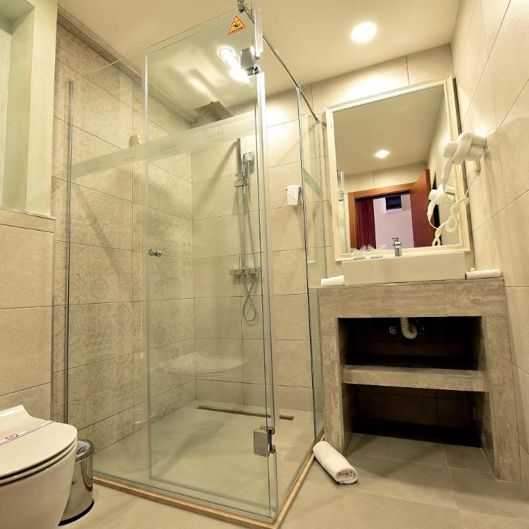 Hotel Lazaro - Standard Queen Room - 9