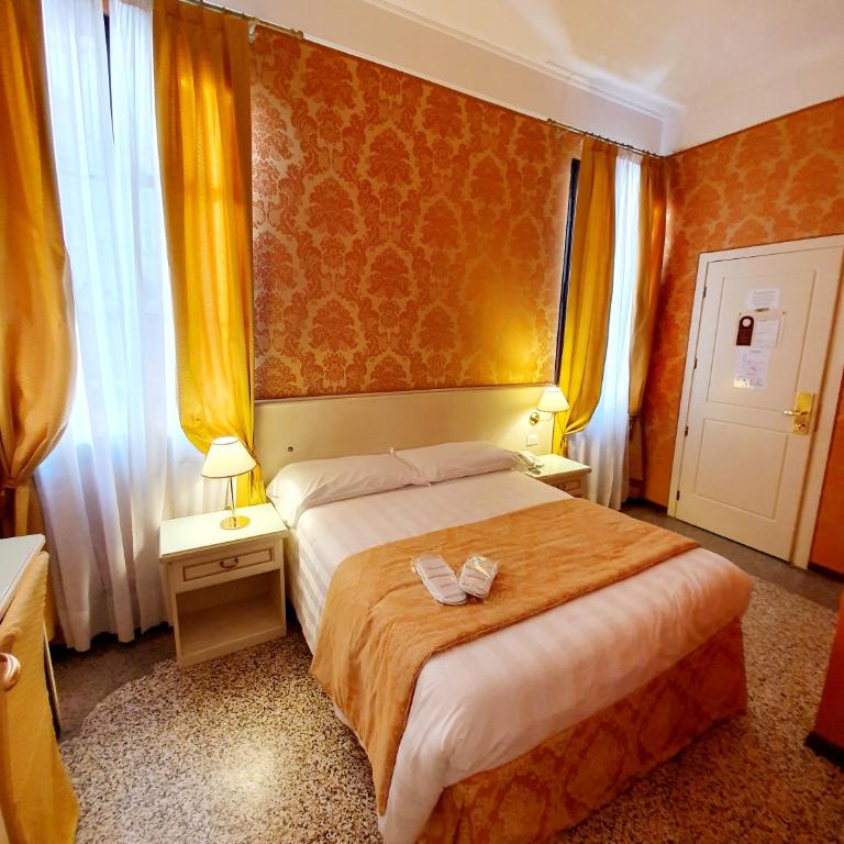 Hotel Corte dei Greci - Camera Matrimoniale con Vista Canale - 5