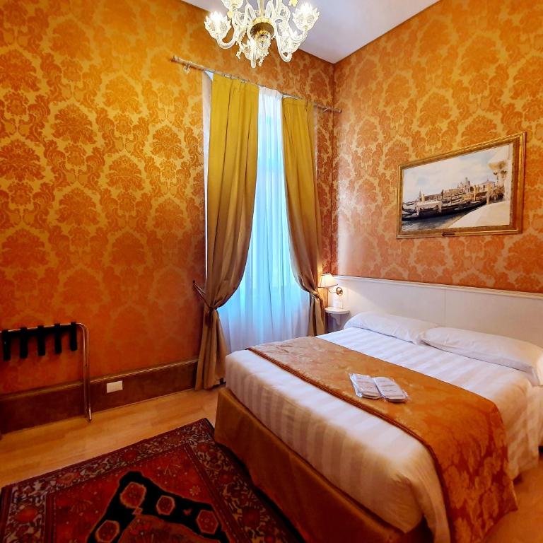 Hotel Corte dei Greci - Camera Matrimoniale con Vista Canale - 3